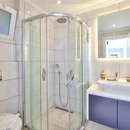 For 4 With Pool קלקן