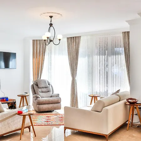 For 4 With Pool דירה