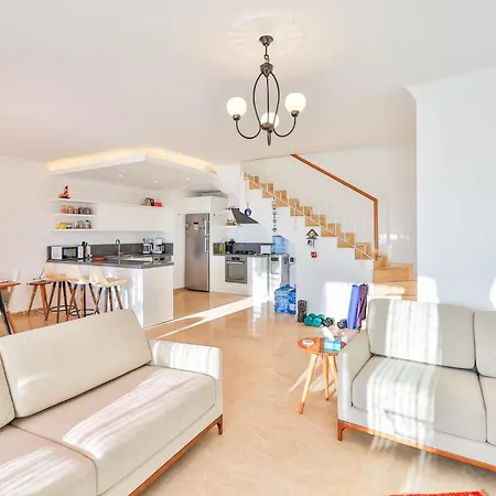 For 4 With Pool Διαμέρισμα